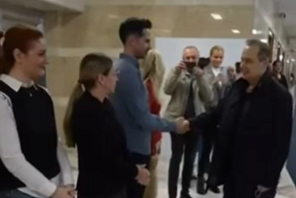 (VIDEO) "SNAGA VOLJE JAČA JE OD SVEGA" Dačić se vratio na posao, zaposleni mu priredili doček