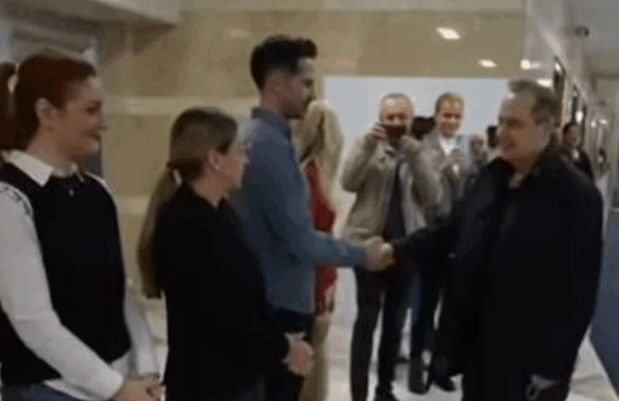 (VIDEO) "SNAGA VOLJE JAČA JE OD SVEGA" Dačić se vratio na posao, zaposleni mu priredili doček