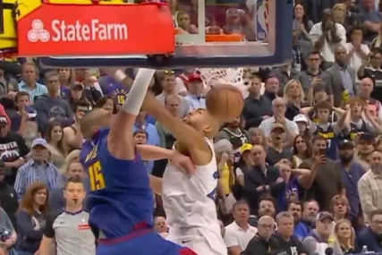 (VIDEO) Morao je da se osveti: Jokić žestoko zakucao preko Gobera