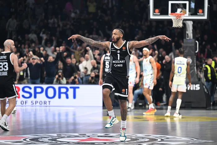 Karlik Džons produžio ugovor sa Partizanom