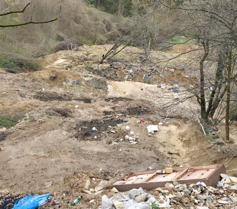 (VIDEO, FOTO) "NA POZIVE NE REAGUJU" Mještani ove banjalučke ulice 10 dana čekaju reakciju dok im KLIZIŠTE OPASNO PRIJETI