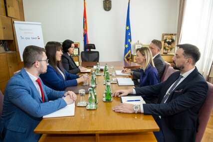 (FOTO) Sastanak Vekić i Macure: Jačanje saradnje Republike Srpske i Srbije u oblasti RAVNOPRAVNOSTI polova i osnaživanja žena