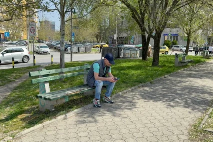 (VIDEO) Krio lice i vidljiv ožiljak u javnosti: Sin Snežane Đurišić i dalje se oporavlja nakon brutalnog napada