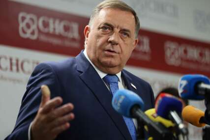 (FOTO) "Padaj silo i nepravdo" Dodik o odlasku Šmita iz BiH