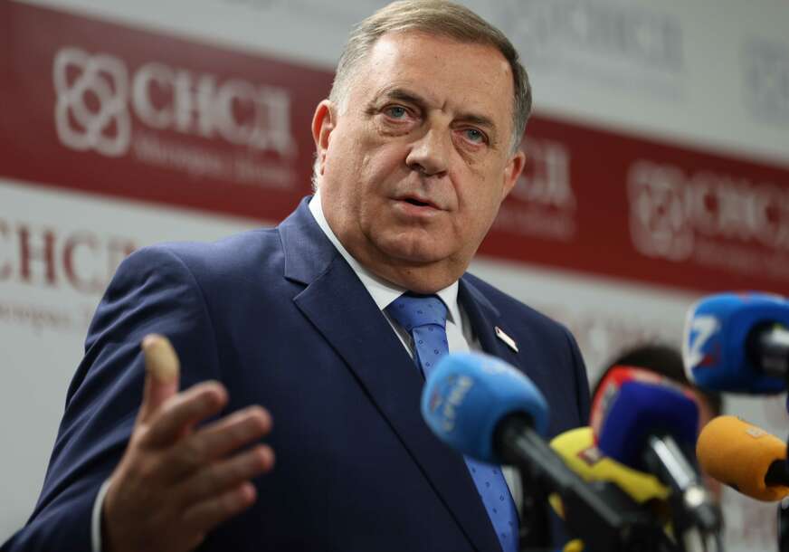 (FOTO) "Padaj silo i nepravdo" Dodik o odlasku Šmita iz BiH