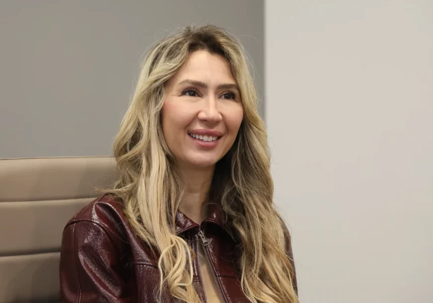 (FOTO) "Dritane, a iznad čega si ti to Dritane" Mirjana Pajković poručuje da je i u Abazovićevoj vladi bilo nestašnih