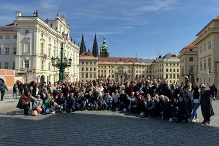 (VIDEO, FOTO) Kada kolege biraju NAJBOLJE: Zaposleni Tropic Maloprodaje nagrađeni PUTOVANJEM U PRAG