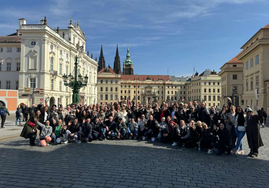 (VIDEO, FOTO) Kada kolege biraju NAJBOLJE: Zaposleni Tropic Maloprodaje nagrađeni PUTOVANJEM U PRAG