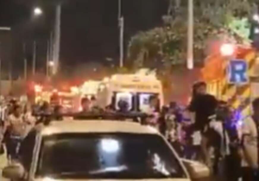 (VIDEO) Proglašeno vanredno stanje u bolnicama: Zid stadiona se urušio na navijače, ima poginulih, među povrijeđenima žene i djeca