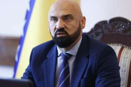 "Nemam oraha u džepu" Prvo oglašavanje Rame Isaka nakon PRETRESA njegove kancelarije
