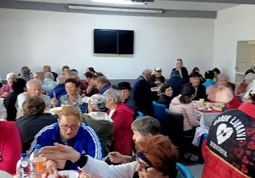 (VIDEO, FOTO) "Srećan Vaskrs Milanu, Anti i Sabahudinu" Orila se pjesma u javnoj kuhinji, na ručak došli već u 10 sati