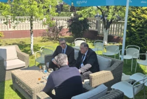 vučić na sahrani majke milorada dodika