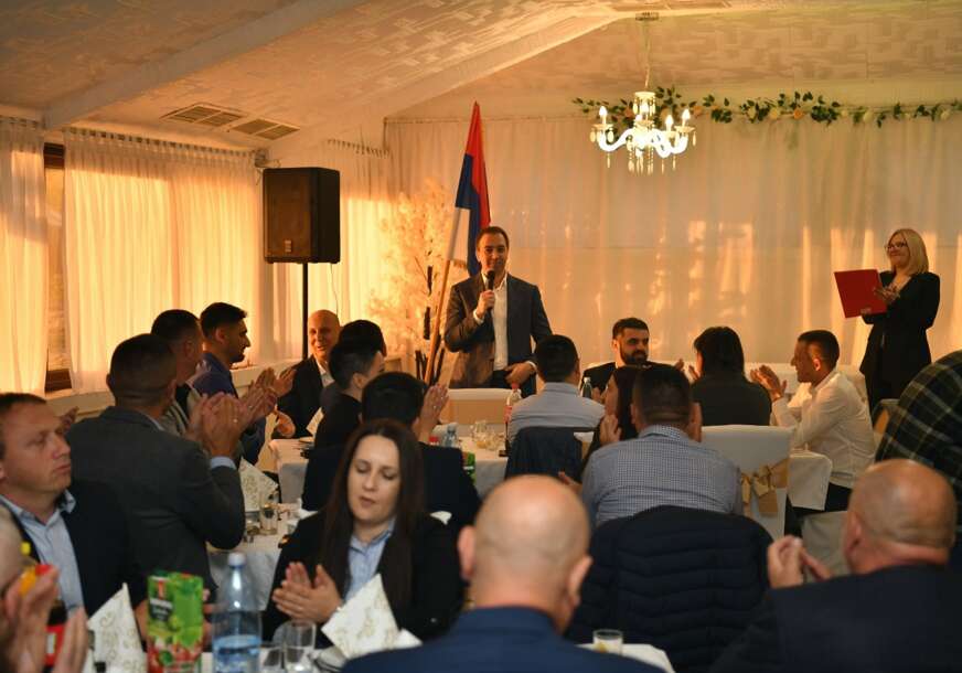 (FOTO) "Okupljamo narod i borimo se za Srpsku" Kompletan OO Demosa u Gacku pristupio SPS, Selak poslao snažnu poruku