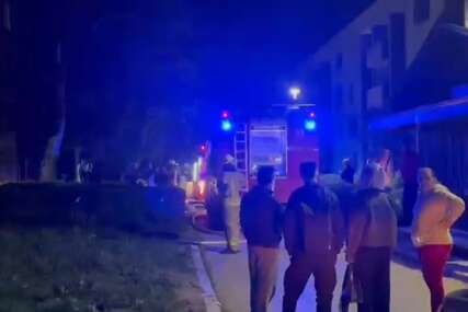 (VIDEO) Vatrogasci na terenu: Izbio požar u stanu u sarajevskom naselju