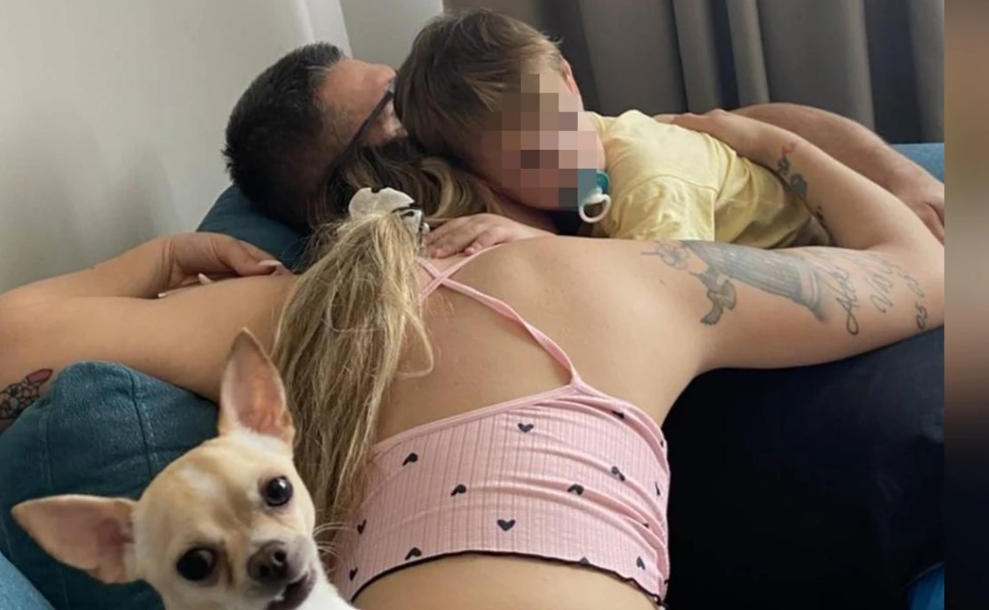 Kristijan Golubović objavio emotivnu fotografiju sa suprugom i sinom