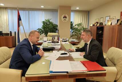 (FOTO) "Sve u skladu sa mogućnostima" Šeranić naglasio da su PLATE POVEĆANE U 9 NAVRATA, Šobot pomenuo zdravstveni dodatak