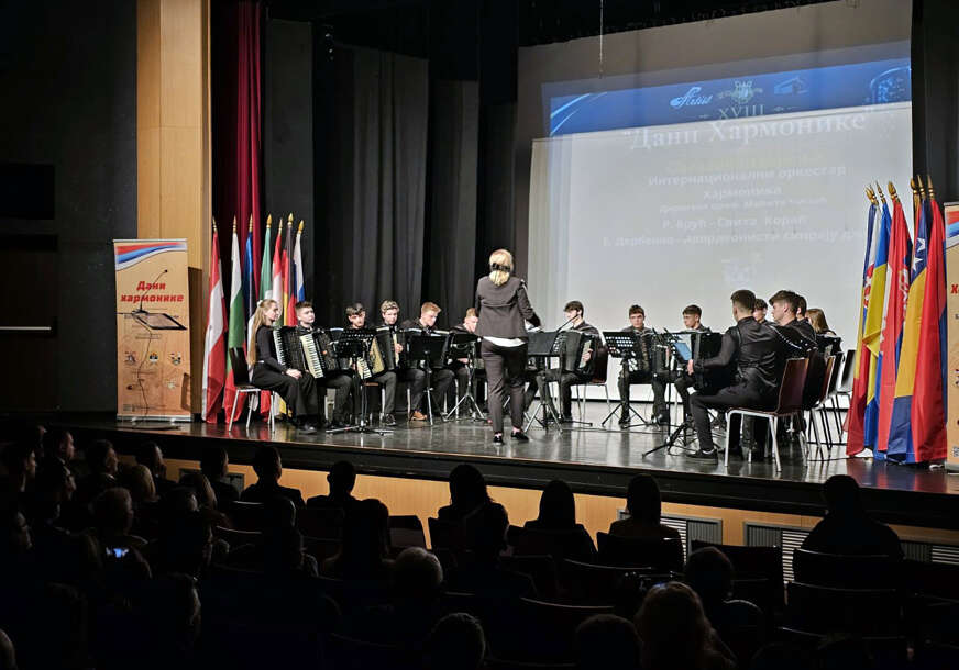 (FOTO) "Srpska je na kulturnoj mapi Evrope i svijeta" Festival "Dani harmonike" u Bijeljini okupio 150 umjetnika iz 15 zemalja