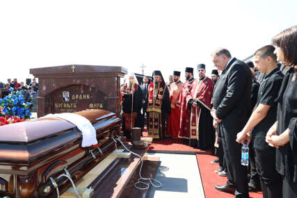 (FOTO) SAHRANJENA MIRA DODIK Opijelo služio patrijarh Porfirije, posljednjom ispraćaju prisustvovao i Vučić
