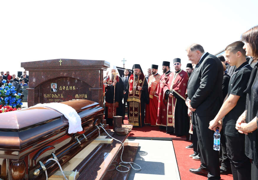 (FOTO) SAHRANJENA MIRA DODIK Opijelo služio patrijarh Porfirije, posljednjom ispraćaju prisustvovao i Vučić