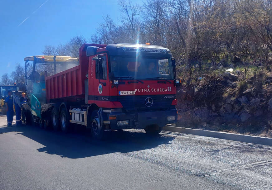 Radove finansirali „Putevi RS“: Na magistralnom putu Bileća – Trebinje završni radovi na proširenju usjeka Žudojevići