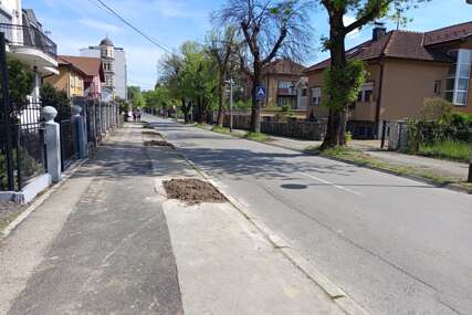 DIO BANJALUKE VIŠE NIJE ISTI Između panjeva i obećanja u Ulici Milana Radmana