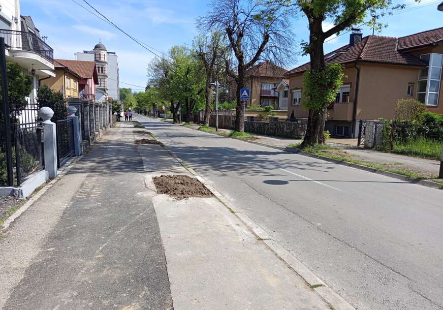 DIO BANJALUKE VIŠE NIJE ISTI Između panjeva i obećanja u Ulici Milana Radmana