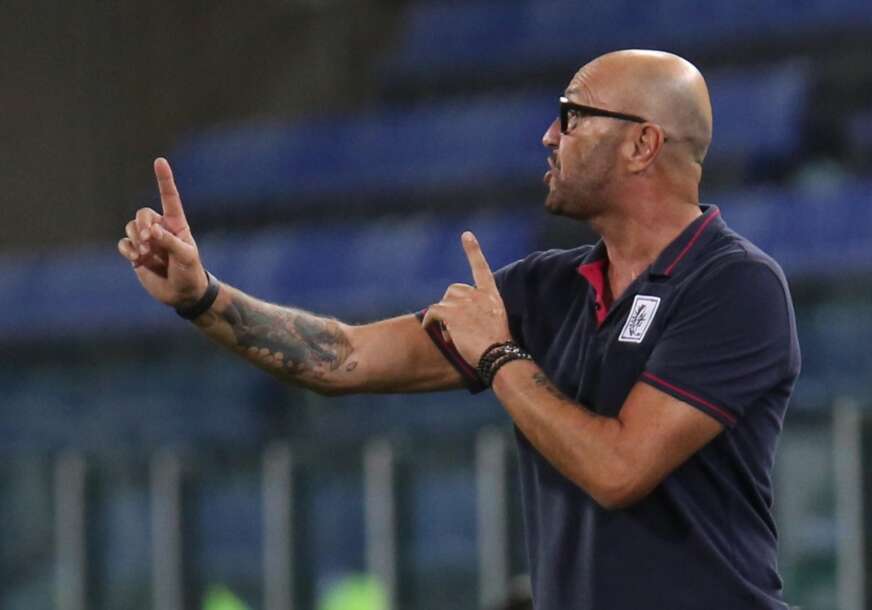 (FOTO) Šokirao Italiju: Kravata na gola prsa, modni kiks ili novi trend bivšeg trenera Zvezde