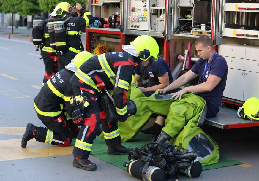 (VIDEO, FOTO) Vatrogasni spektakl u srcu grada: Ovako naši spasioci reaguju u kriznim situacijama
