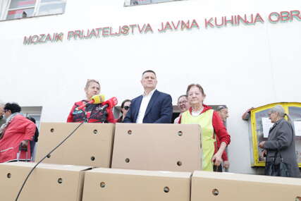 (FOTO) Humanost koja traje godinama: Đajić DAROVAO 10.000 VASKRŠNJIH JAJA korisnicima "Mozaika prijateljstva"