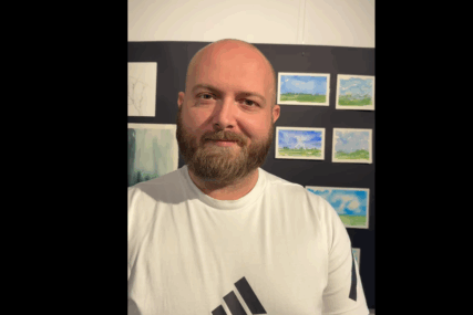 Inspirativna priča mladog Banjalučanina: Aleksandar je gluvonijemi umjetnik koji stvara djela i RUŠI PREDRASUDE