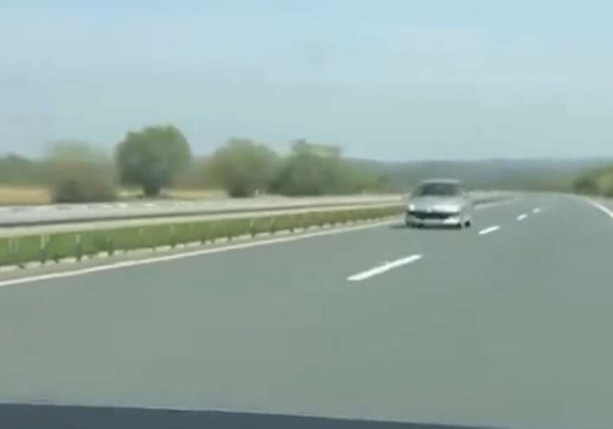 (VIDEO) JEZIVA SCENA NA AUTO-PUTU Automobil vozio u suprotnom smjeru, za dlaku izbjegnuta katastrofa