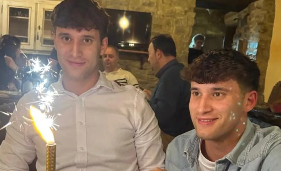 Blizanci poginuli držeći se za ruke samo nekoliko dana prije 23. rođendana