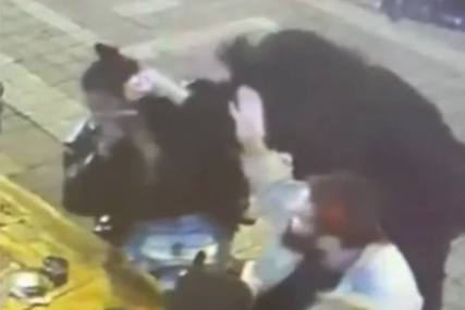 (VIDEO) "Imala sam tu potrebu" Osumnjičena djevojku polila kolonjskom vodom i zapalila, ovako se branila na sudu