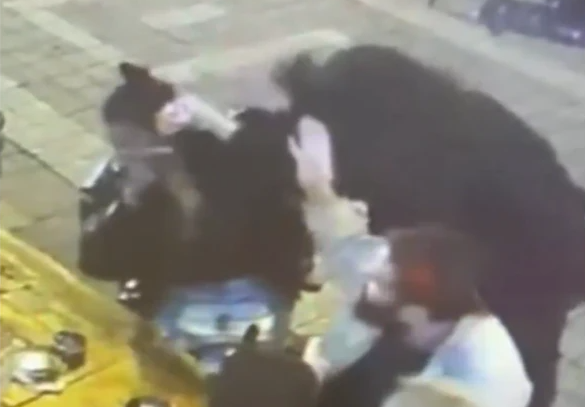 (VIDEO) "Imala sam tu potrebu" Osumnjičena djevojku polila kolonjskom vodom i zapalila, ovako se branila na sudu