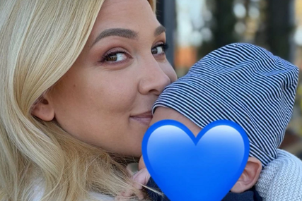 PRVA FOTOGRAFIJA SA NASLJEDNIKOM Neodoljiv prizor, Milica Todorović sa sinom Bogdanom u naručju