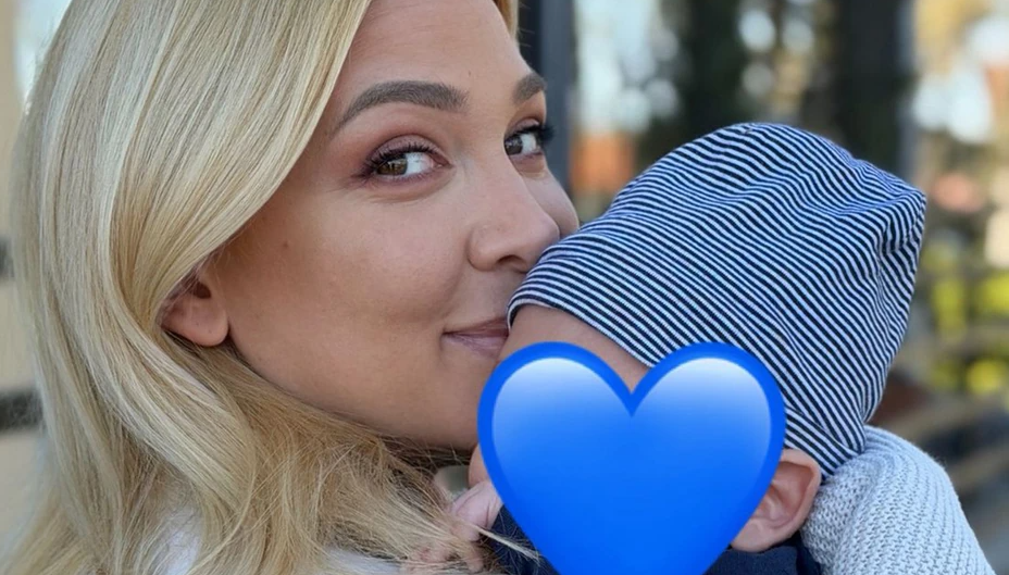 PRVA FOTOGRAFIJA SA NASLJEDNIKOM Neodoljiv prizor, Milica Todorović sa sinom Bogdanom u naručju