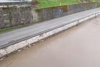 (VIDEO) Situacija sve složenija: Porast vodostaja u ZDK, zatvoreni putevi