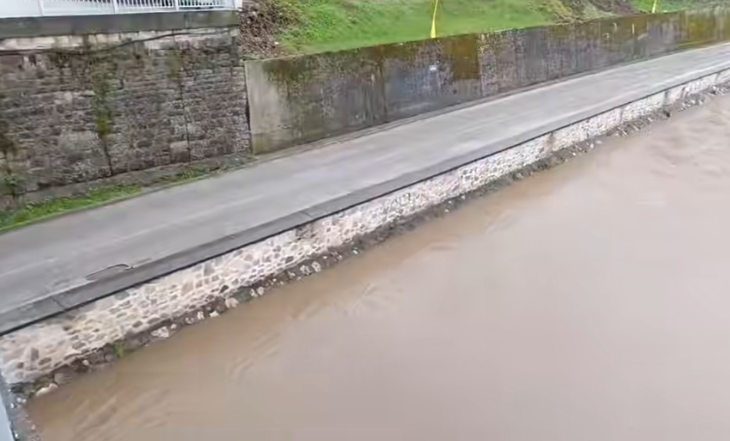 (VIDEO) Situacija sve složenija: Porast vodostaja u ZDK, zatvoreni putevi