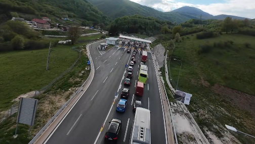Prvomajski vikend PARALISAO SAOBRAĆAJ: Vozači ZAROBLJENI U KOLONAMA prema jugu BiH, a gužve na naplatnim kućicama i granicama
