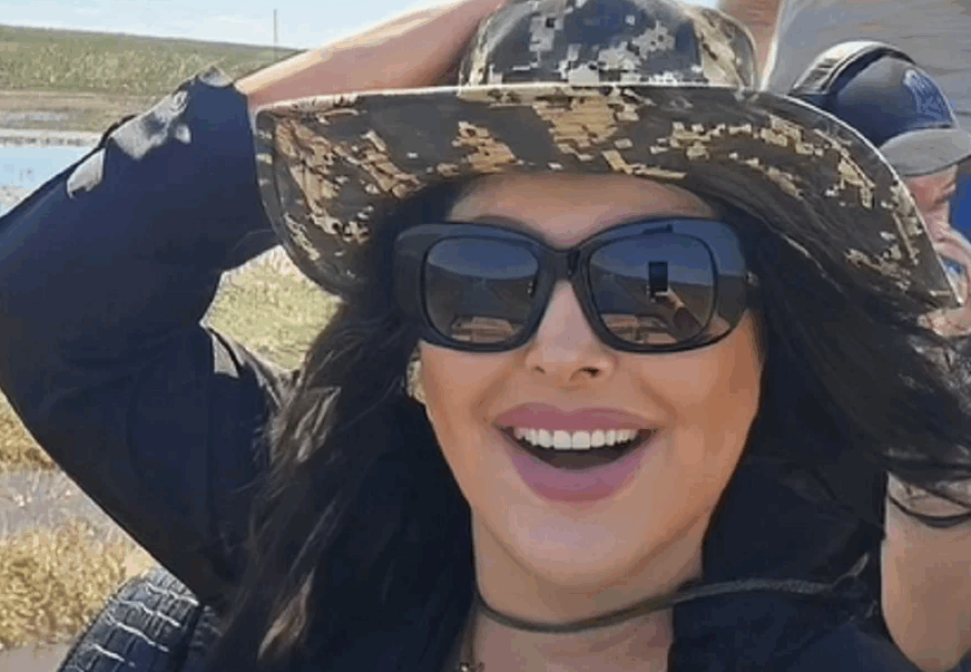(FOTO) Dragana Mirković sa kćerkom juri krokodile po Floridi: Pjevačica se oglasila, pažnju svih privukao i policajac iz Majamija