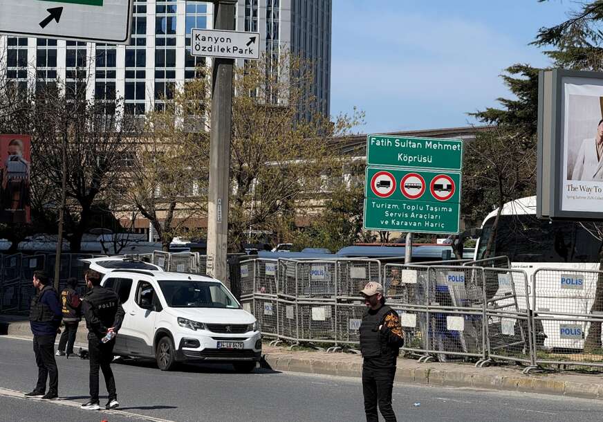 (VIDEO) Jedan napadač ubijen, 2 ranjena: Privedeno 10 ljudi nakon napada u Istanbulu