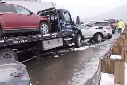 (VIDEO) Prava drama na auto-putu: U lančanom sudaru pred tunelom učestvovalo čak 75 vozila