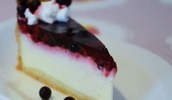 Recept za MILERAM TORTU sa šumskim voćem: Poslije praznika svi traže lagani desert koji "resetuje" stomak