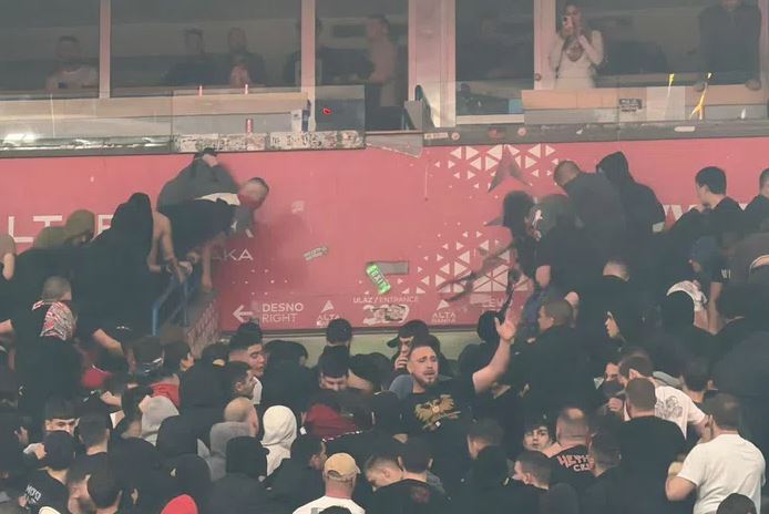 (VIDEO) Tuča navijača u Areni: Neviđen incident pred derbi, tuku se kaiševima