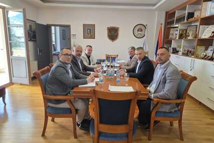 (FOTO) „Uvijek u službi građana“ Nešić se pohvalio sporazumom između opštine Višegrad i Republičke uprave civilne zaštite