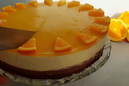 (VIDEO) OSVJEŽAVAJUĆA I LAGANA Oranž torta sa krem sirom, vanilijom i čokoladom