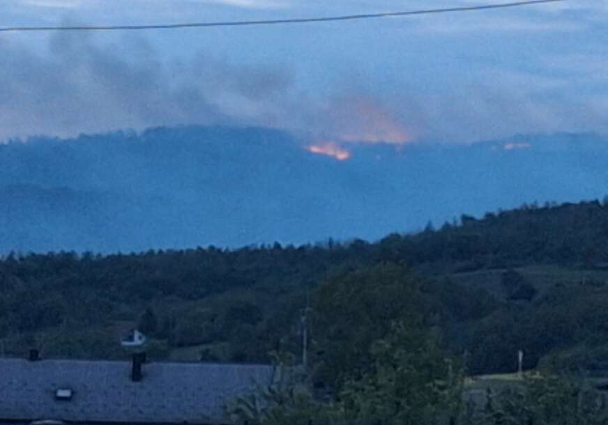 POŽAR KOD POTKOZARJA Vatra zahvatila rastinje i dio šume
