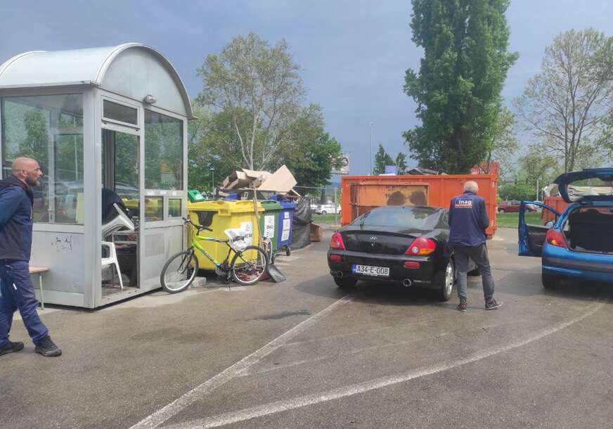 (FOTO) NI KIŠA IM NE SMETA Banjalučani sređuju dvorišta za prvomajski roštilj, evo šta najčešće završi u kontejneru