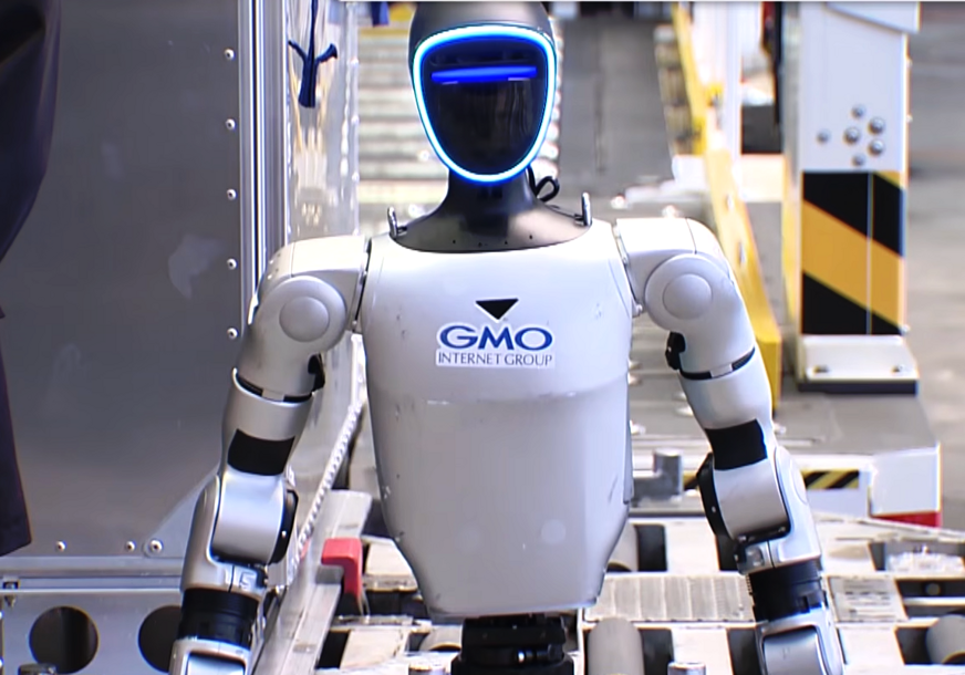 (VIDEO) Budućnost je stigla: Humanoidni roboti preuzimaju nošenje prtljaga na aerodromu