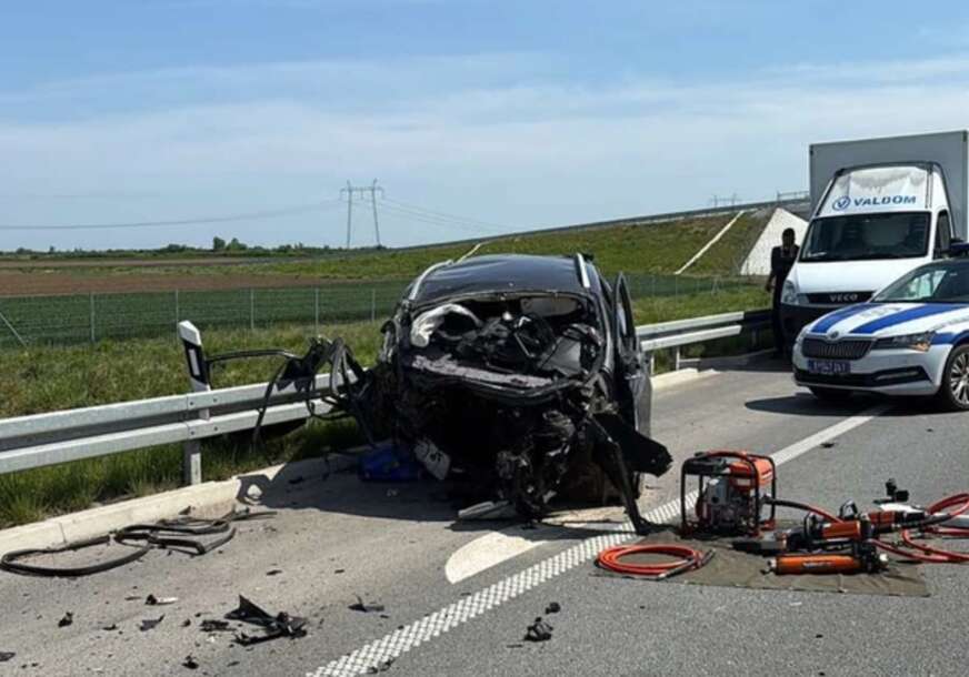 (FOTO) IZGUBLJENA 4 ŽIVOTA Mladić (25) podlegao povredama nakon teške nesreće na auto-putu